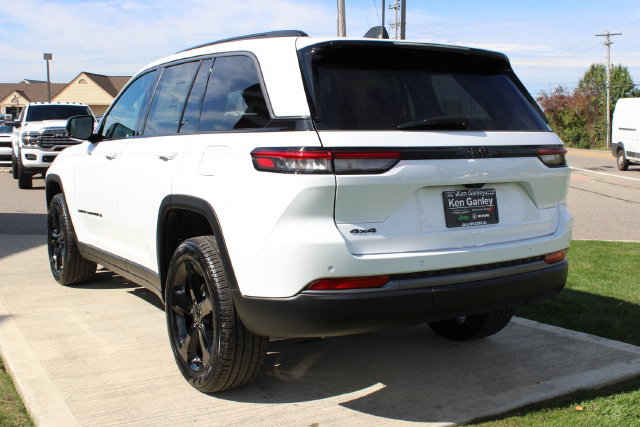 New 2027 Jeep Grand Cherokee Limited w/ Limited Altitude Package AWD/4WD image 29