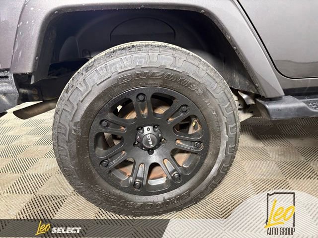 Used 2017 Jeep Wrangler Unlimited Sahara w/ Connectivity Group image 23