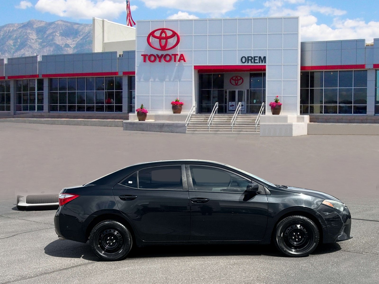Used 2016 Toyota Corolla LE FWD image 3