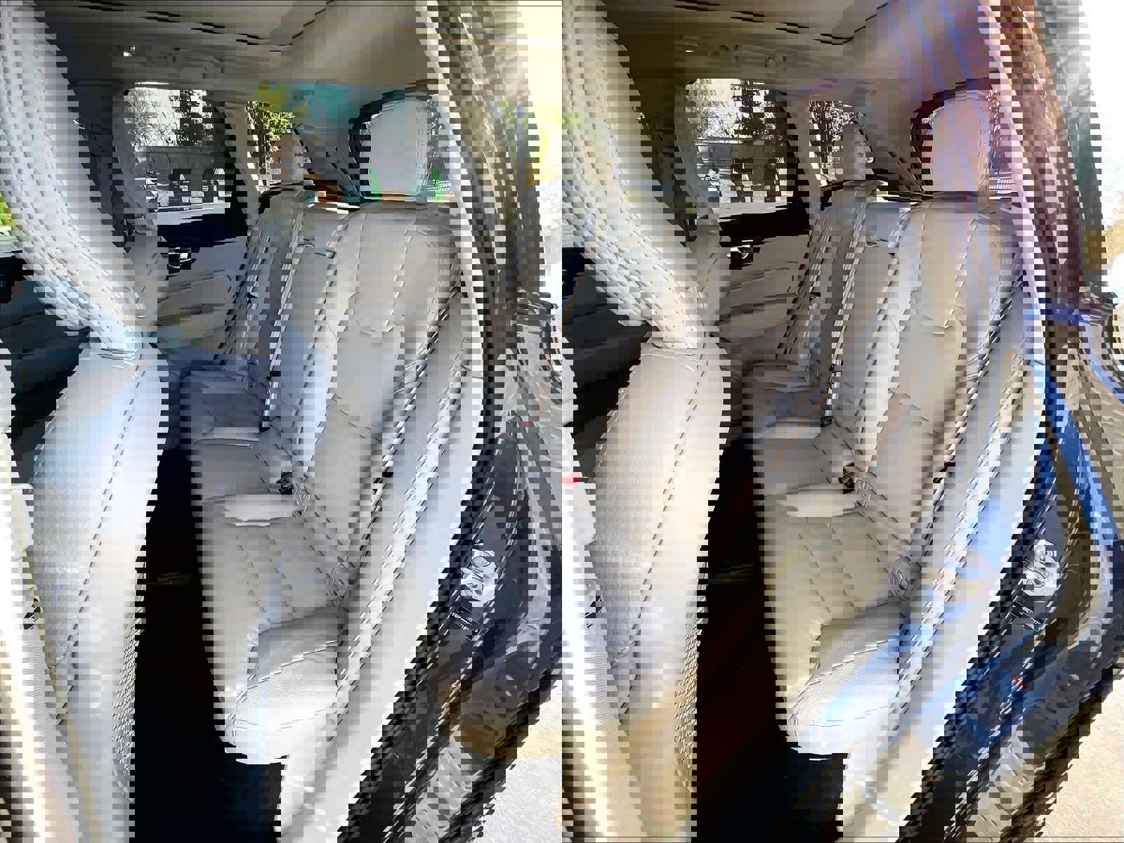 Used 2025 Volvo XC60 T8 Plus w/ Protection Package Premier image 29