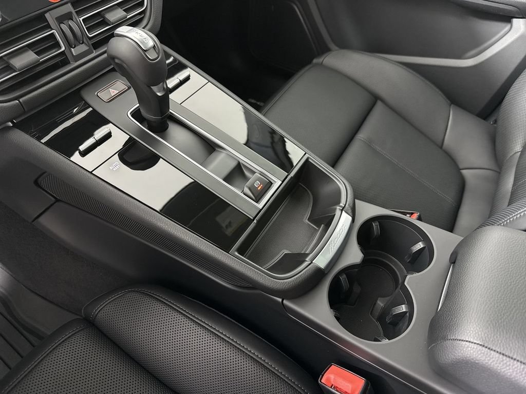 New 2026 Porsche Macan AWD/4WD image 32