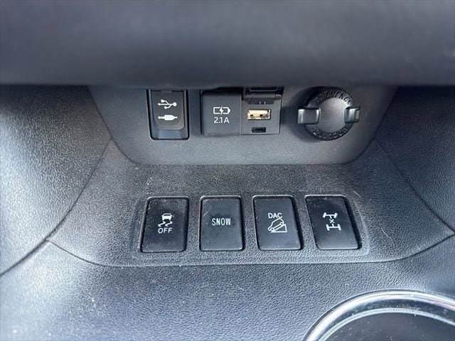 Used 2019 Toyota Highlander XLE AWD/4WD image 22