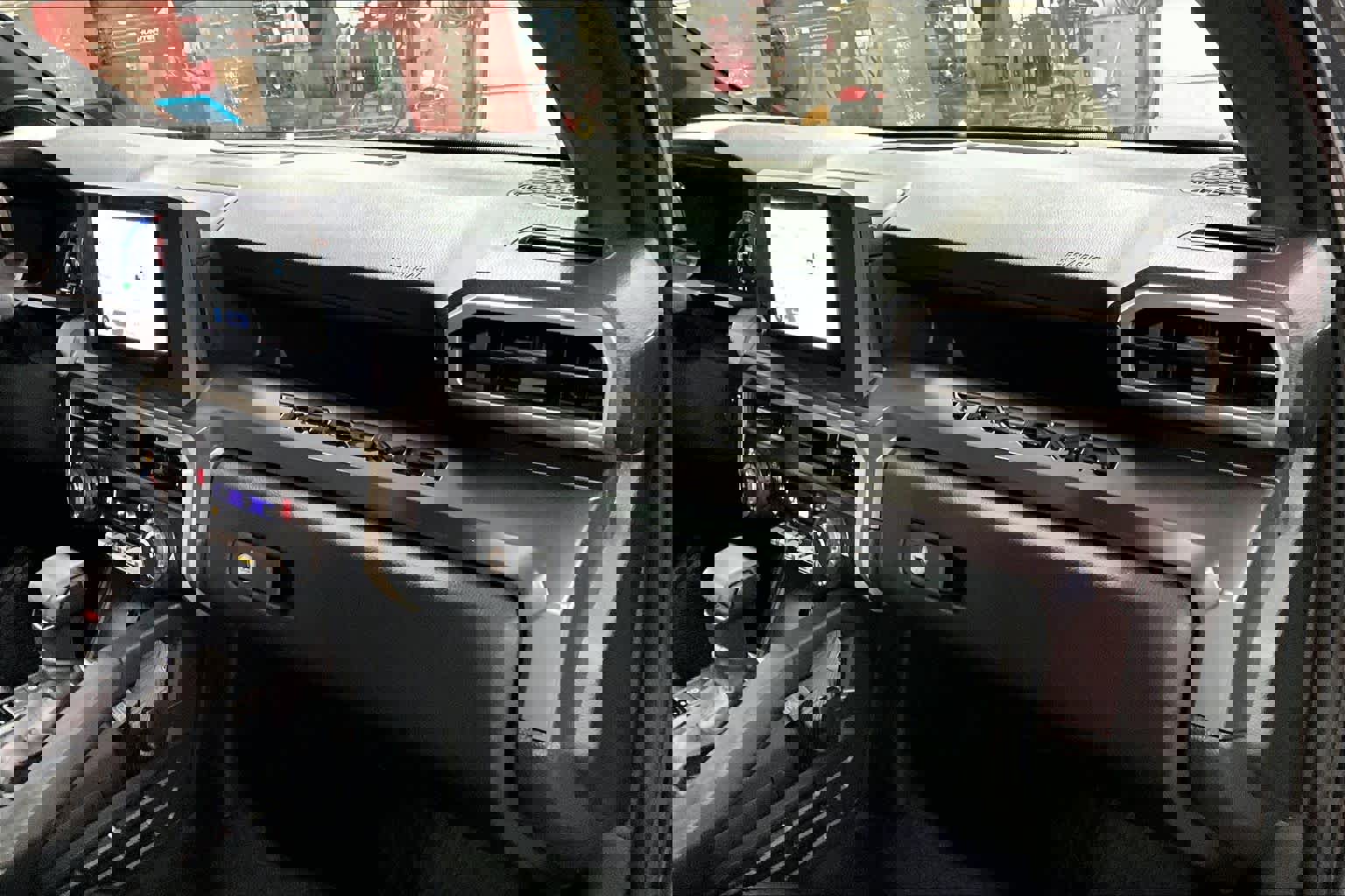 Certified 2025 Toyota Tacoma TRD Off-Road image 17