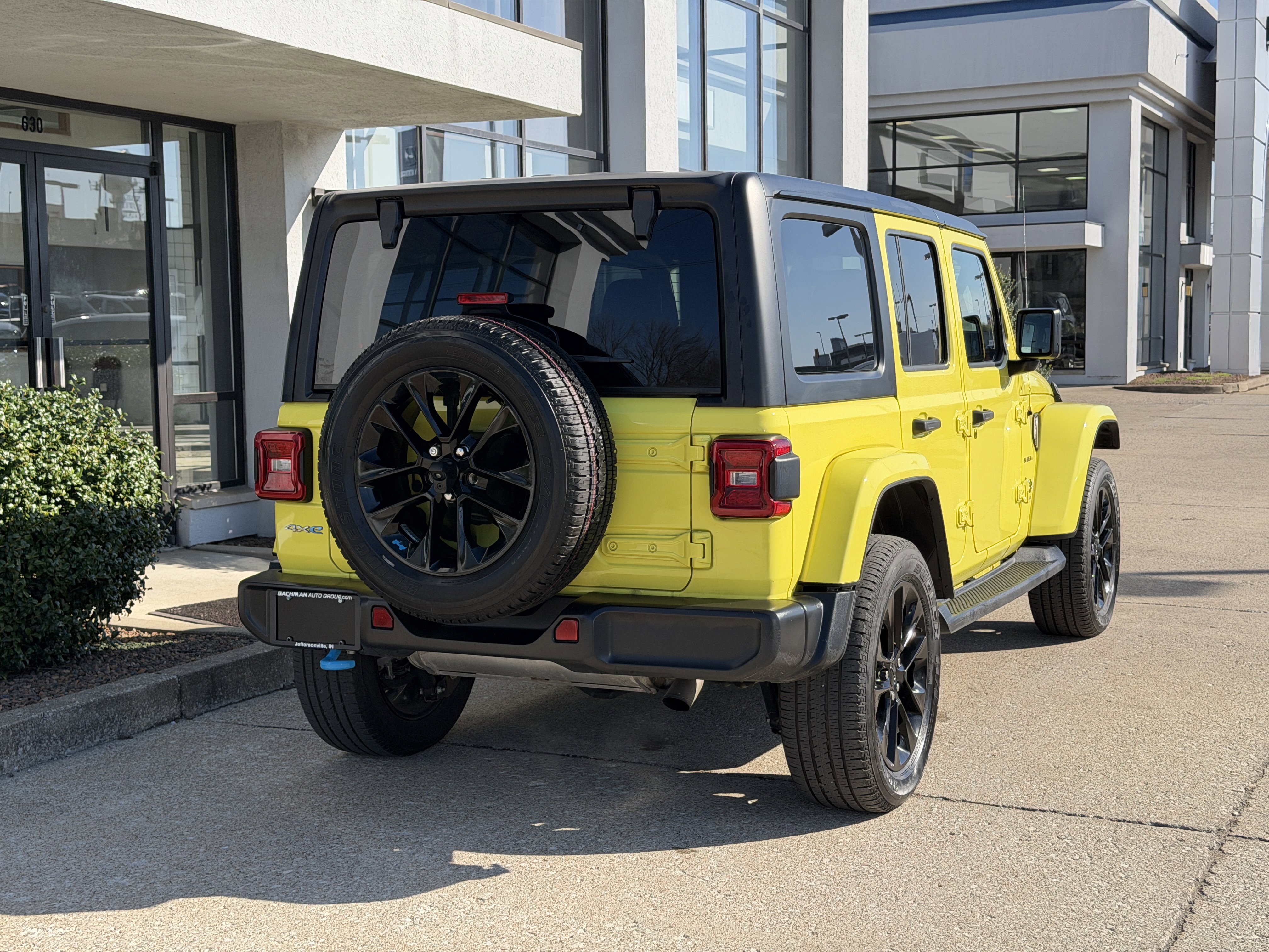 Used 2023 Jeep Wrangler Sahara w/ Cold Weather Group image 5