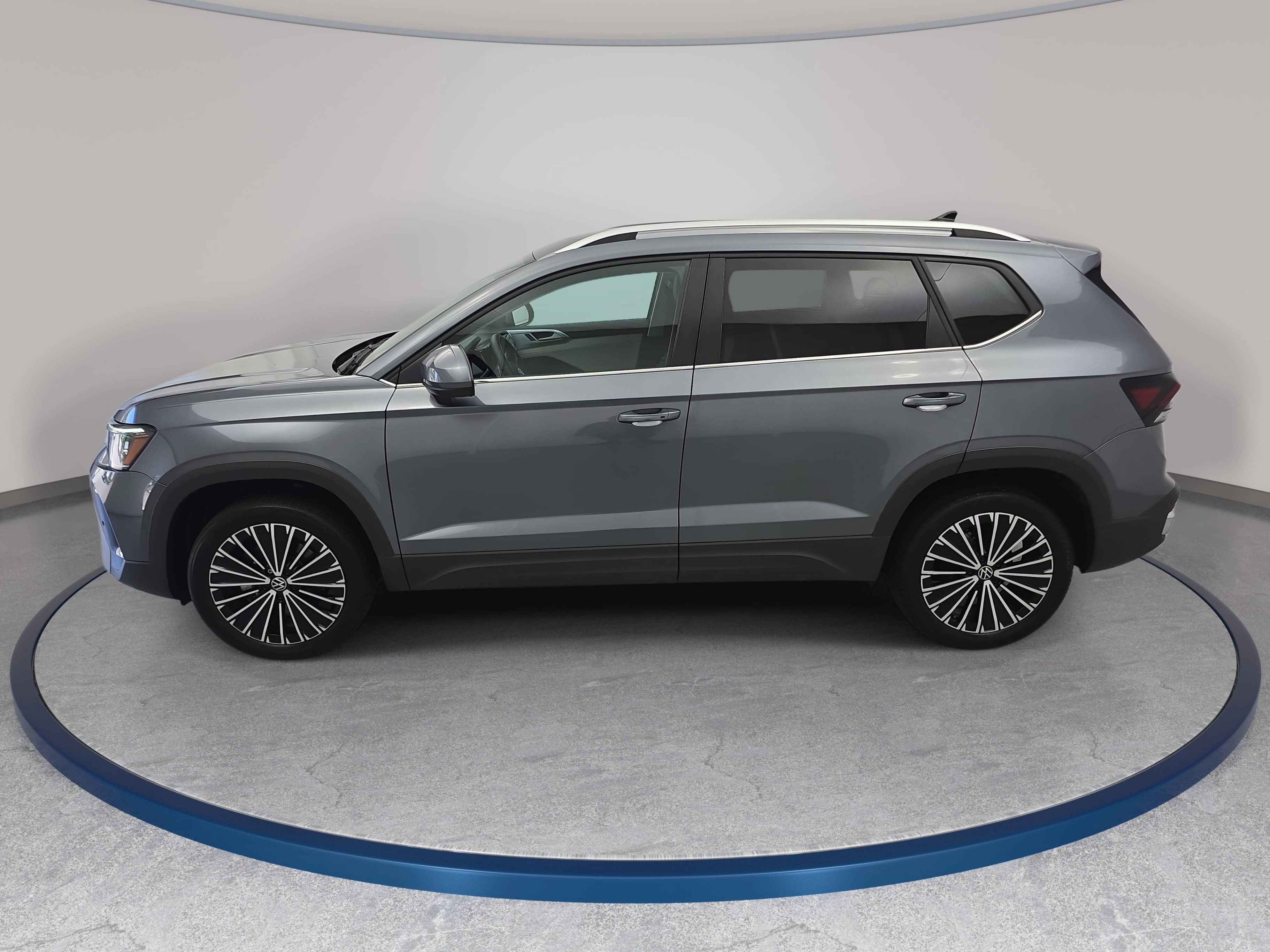Certified 2025 Volkswagen Taos SE FWD image 8