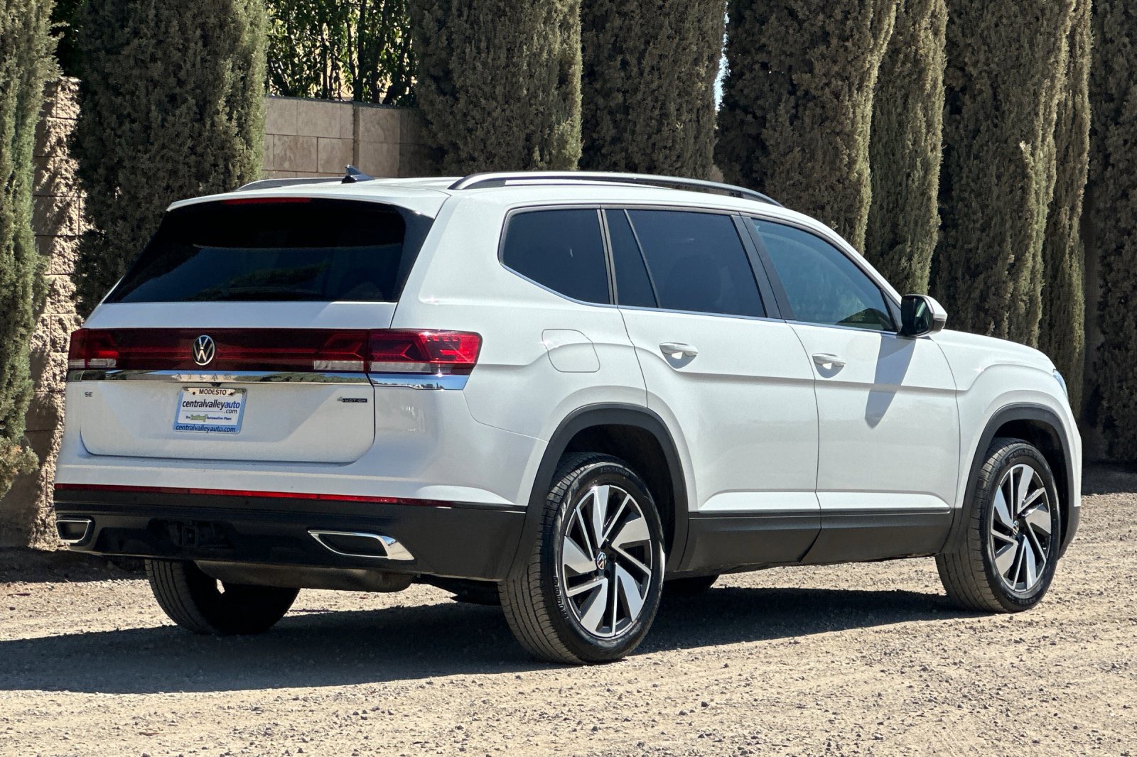 Certified 2024 Volkswagen Atlas SE image 4