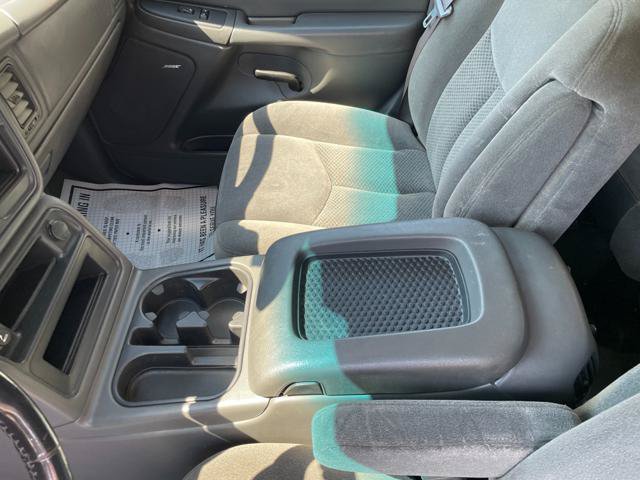 Used 2006 Chevrolet Silverado 2500 LT w/ Heavy-Duty Power Package AWD/4WD image 16