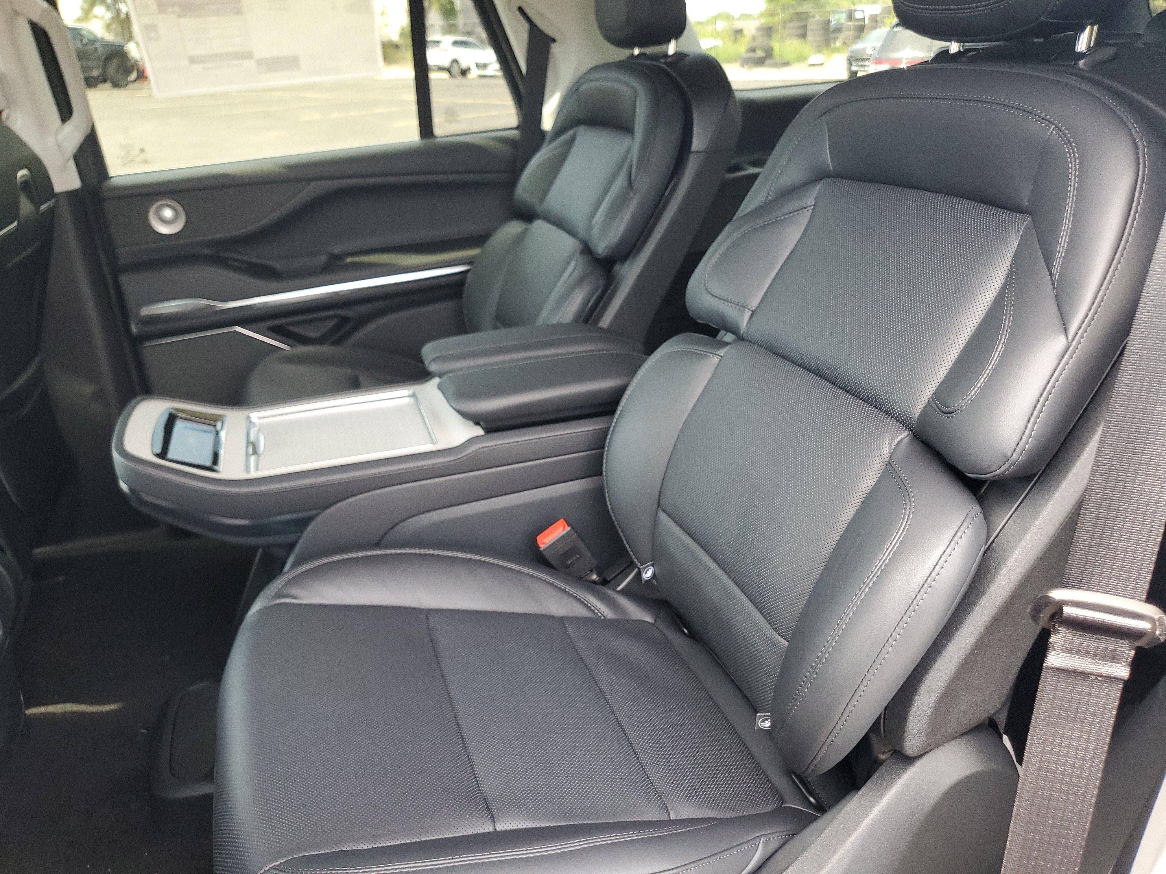 New 2027 Lincoln Navigator Reserve AWD/4WD image 30