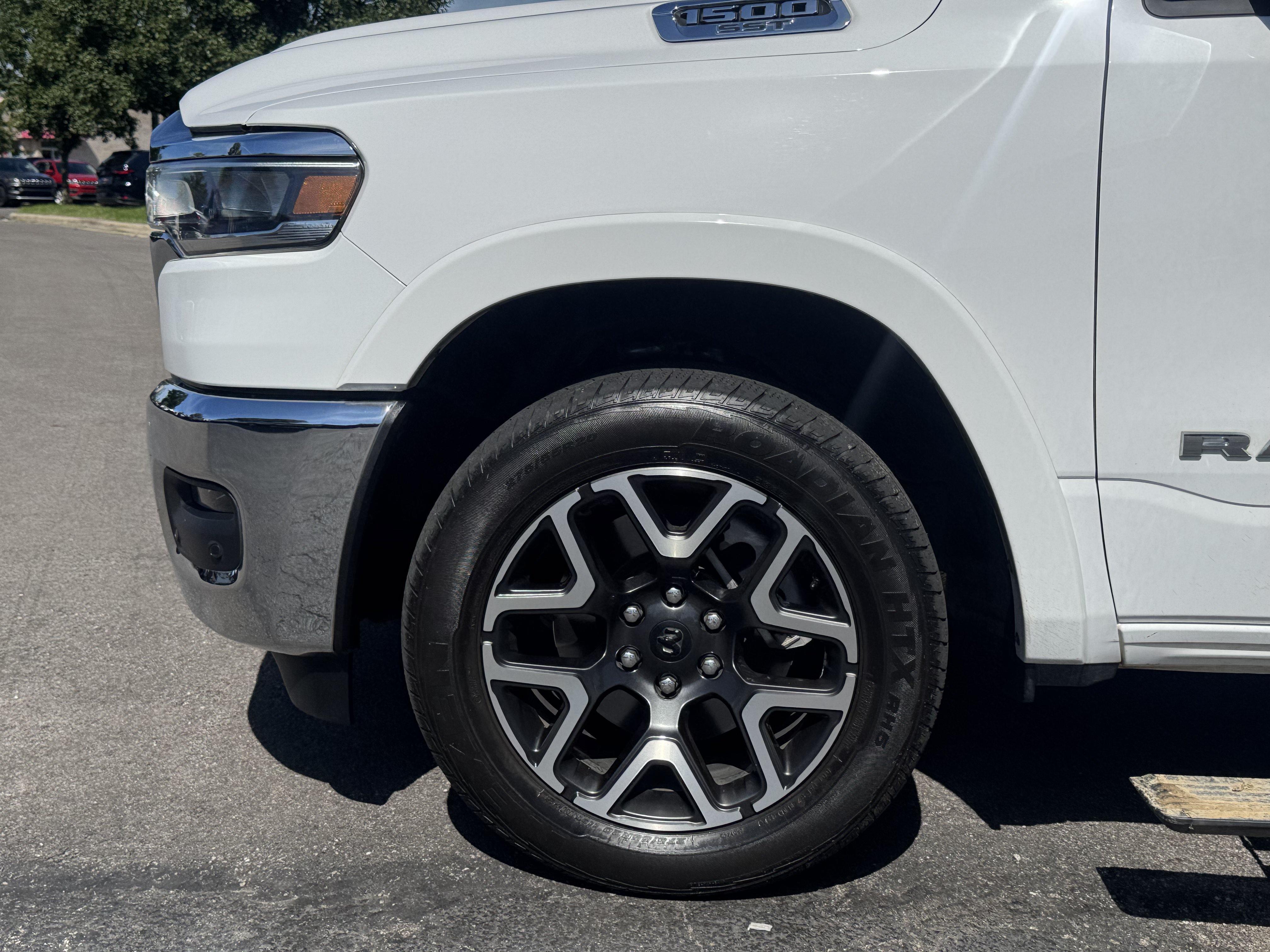 Used 2025 RAM 1500 Laramie AWD/4WD image 43