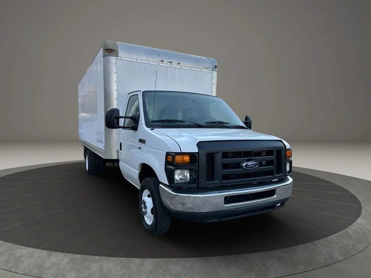 Used 2015 Ford E-350 and Econoline 350 Super Duty RWD image 3