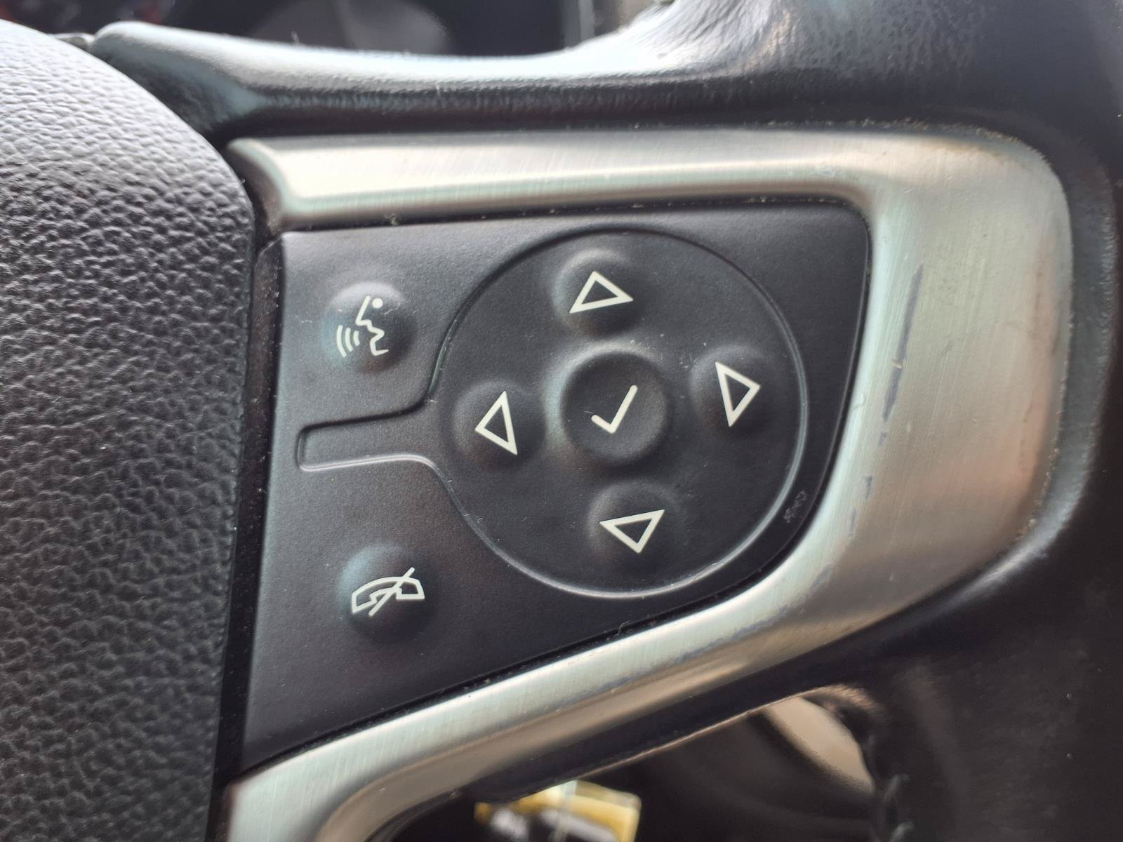 Used 2015 GMC Canyon SLE RWD image 15
