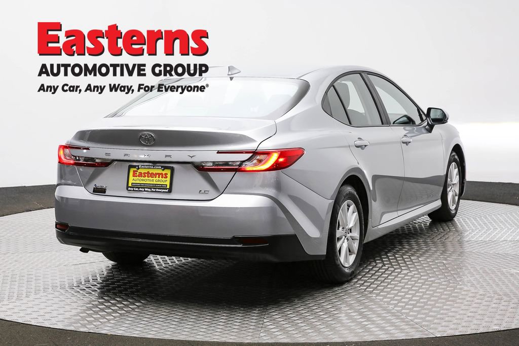 Used 2025 Toyota Camry LE image 5