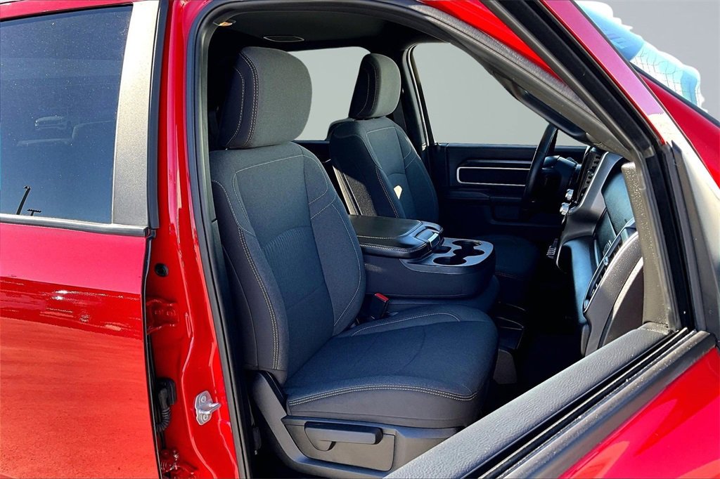 Used 2024 RAM 2500 Big Horn w/ Sport Appearance Package image 8