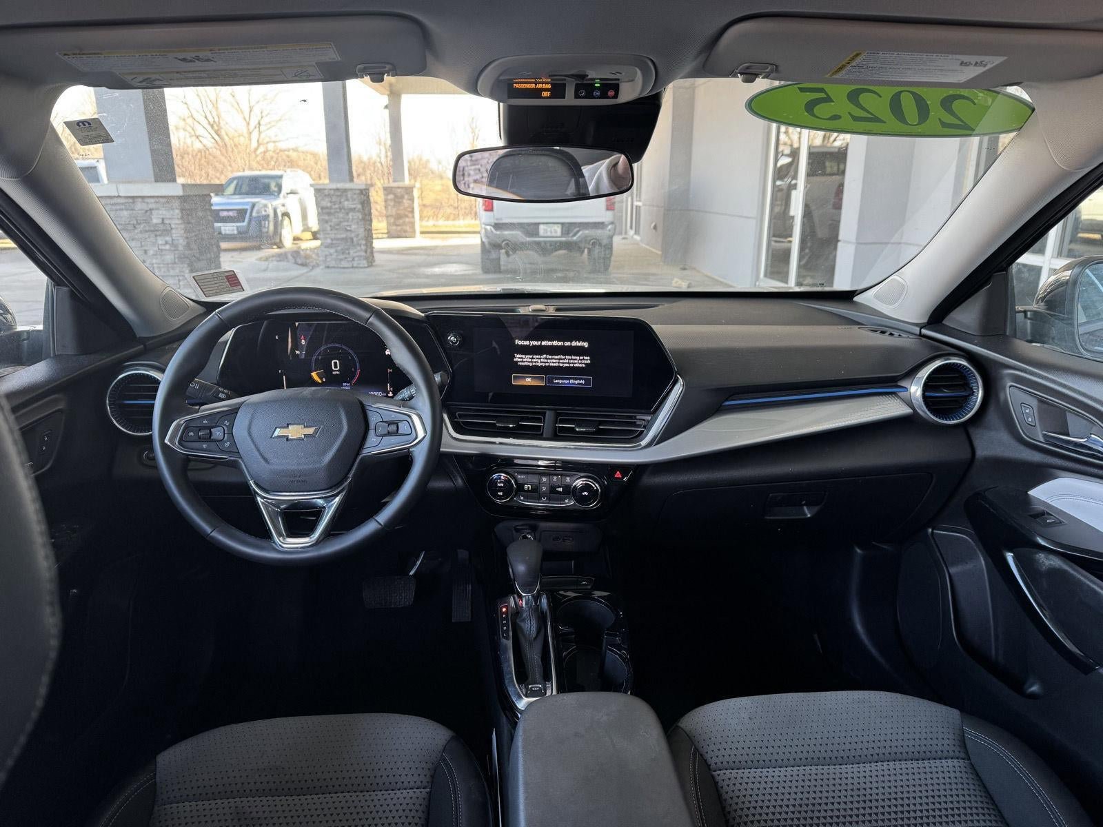 Used 2025 Chevrolet Trax LT w/ LT Convenience Package FWD image 15