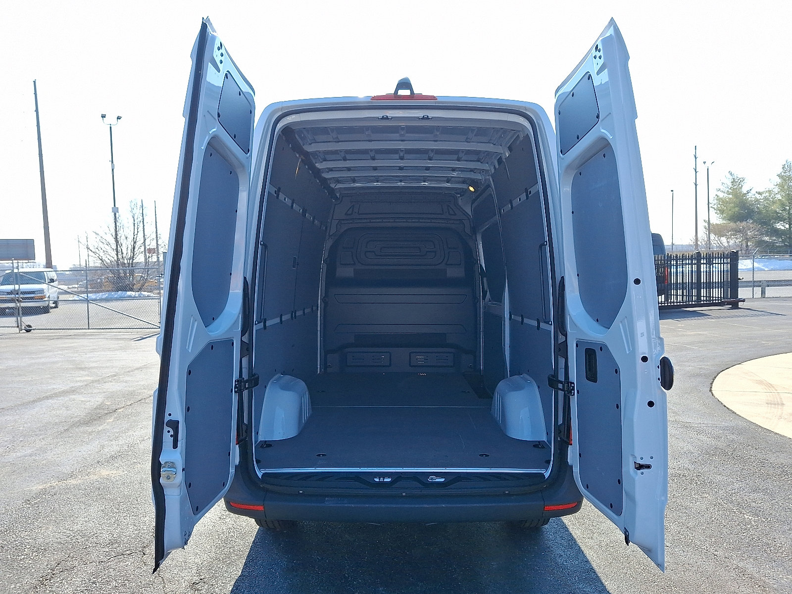 Used 2025 Mercedes-Benz Sprinter 2500 image 9