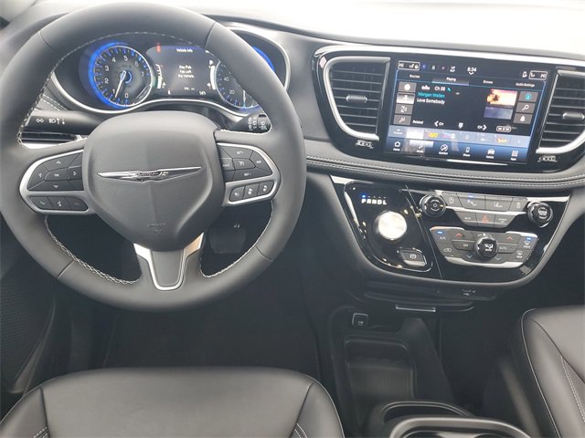 New 2026 Chrysler Pacifica Select FWD image 12