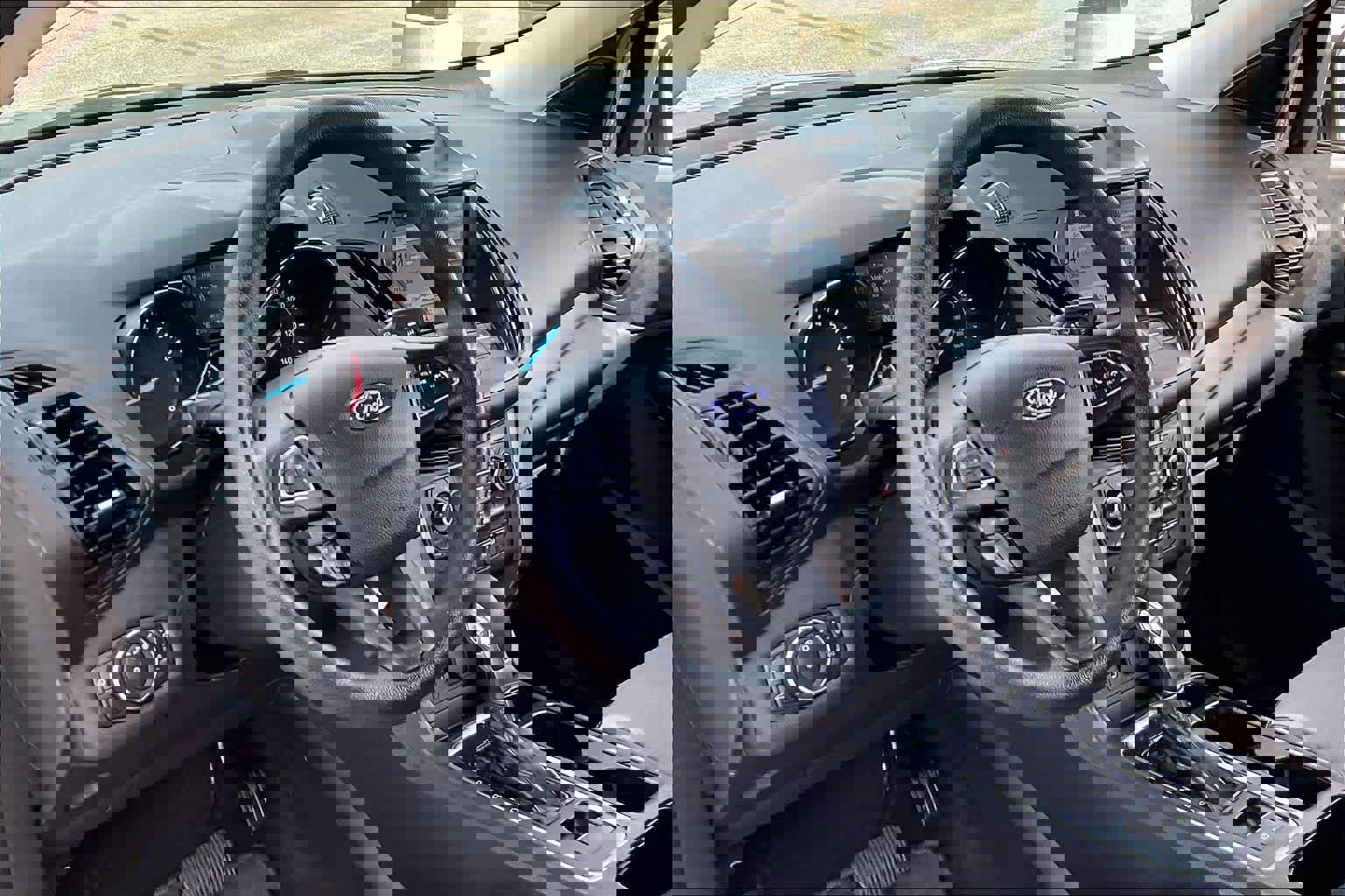 Used 2018 Ford Escape SE w/ SE Sync 3 Package image 18