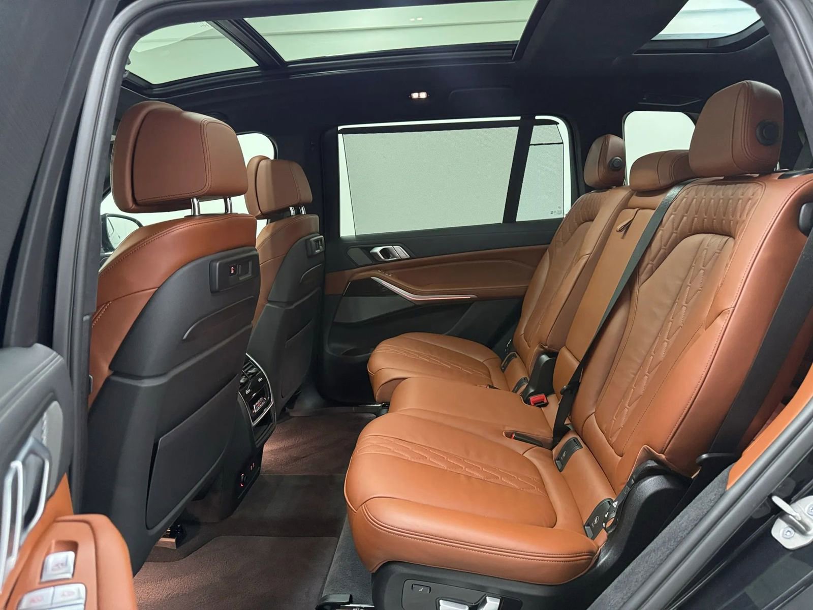 Used 2021 BMW X7 M50i w/ Luxury Seating Package image 15