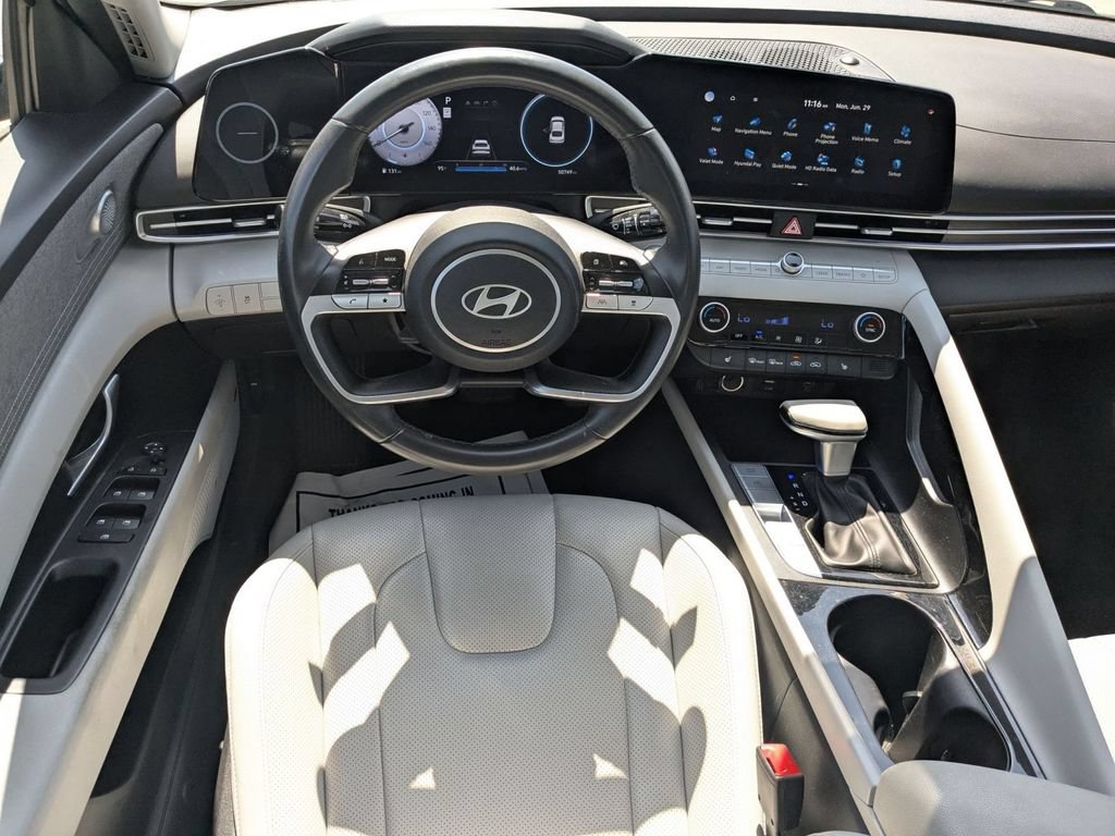 Used 2025 Hyundai Elantra Limited FWD image 30