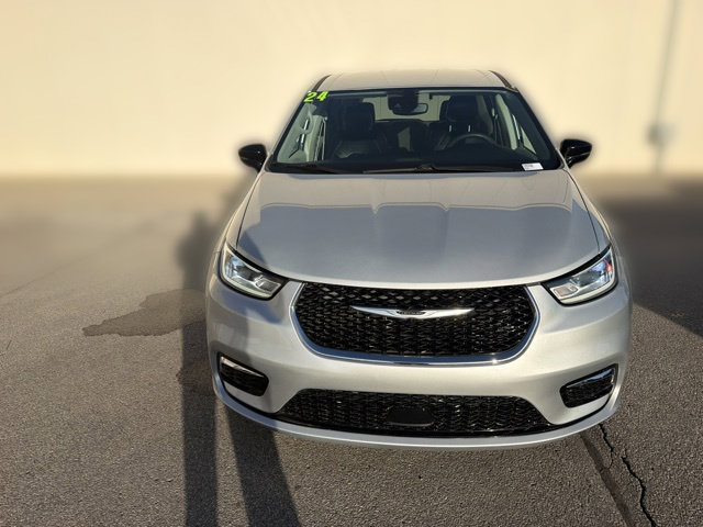 Used 2024 Chrysler Pacifica Touring-L FWD image 14