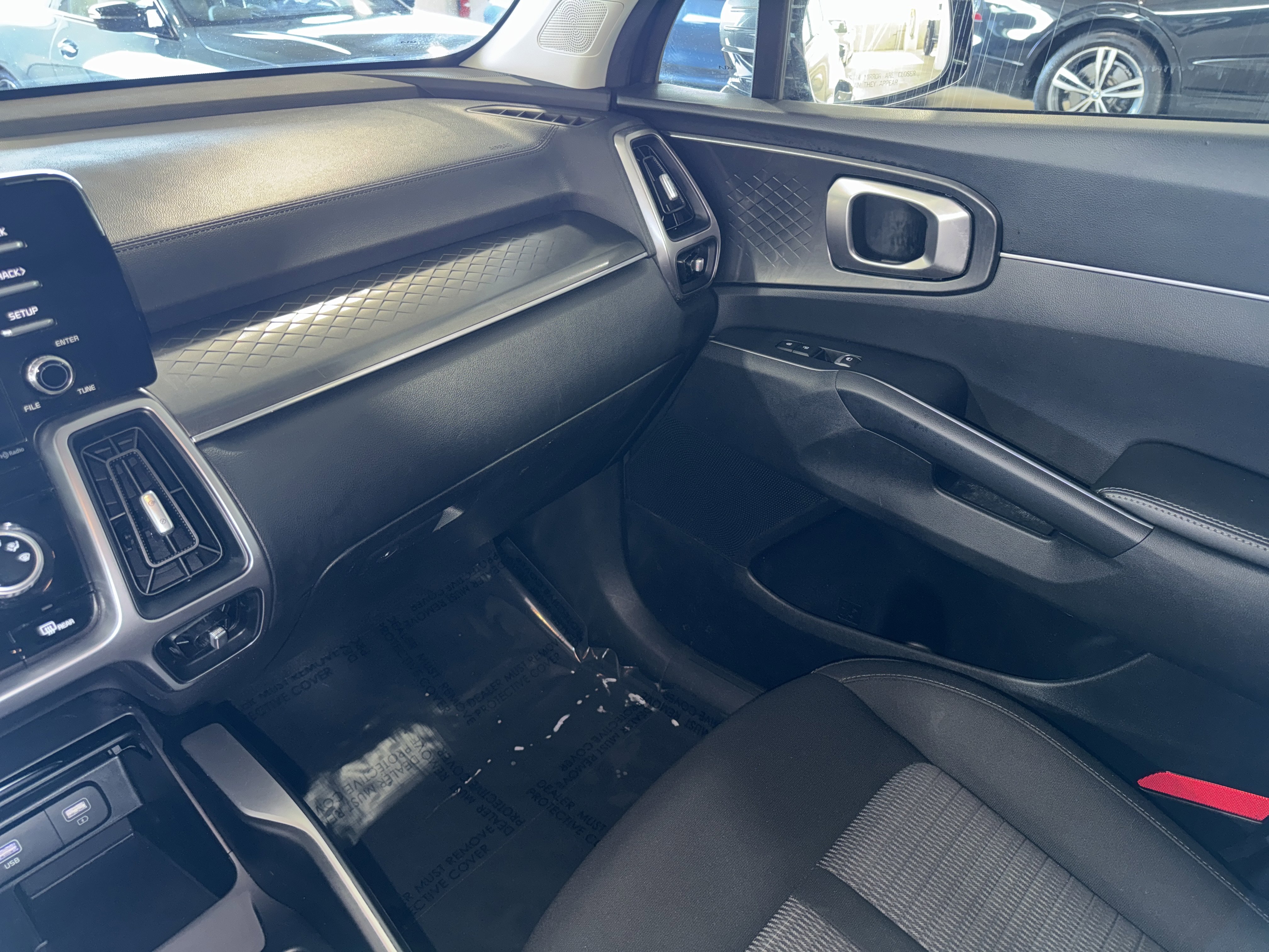 Used 2023 Kia Sorento LX image 29