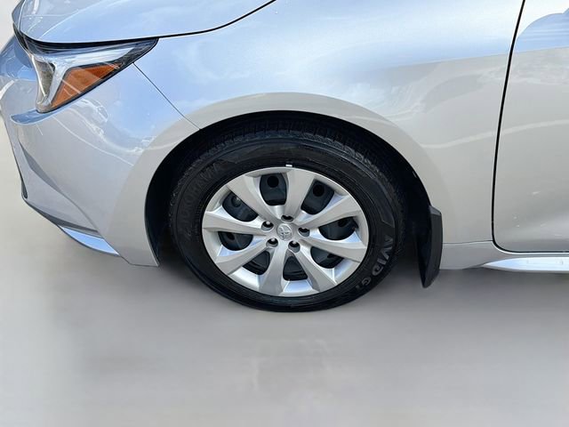 Used 2025 Toyota Corolla LE image 29