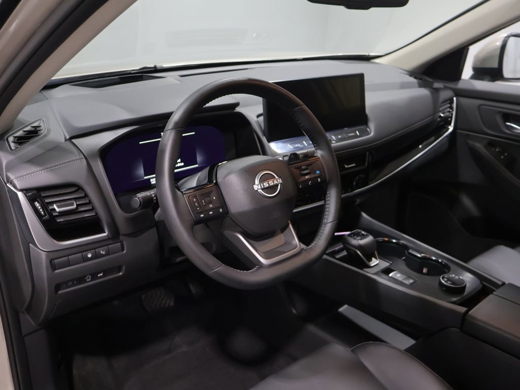 Used 2025 Nissan Rogue SL w/ SL Premium Package image 17