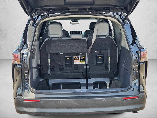 Used 2023 Toyota Sienna XLE FWD image 6