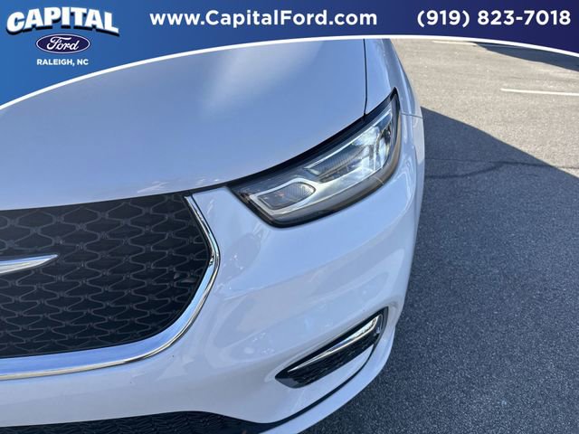 Used 2024 Chrysler Pacifica Touring-L image 11