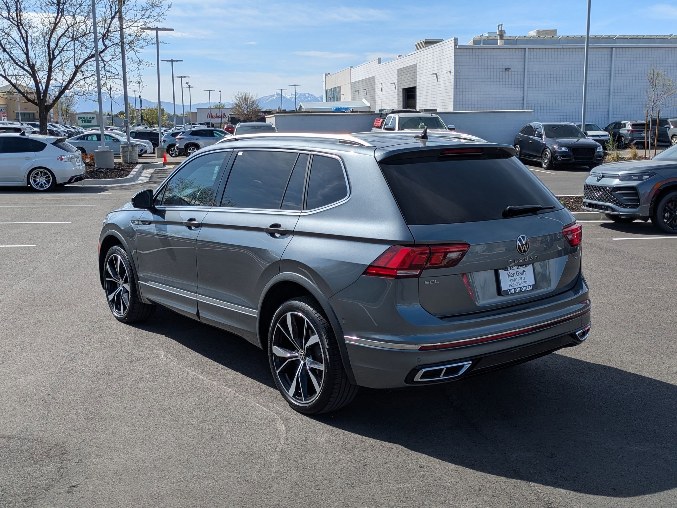Used 2022 Volkswagen Tiguan SEL R-Line image 9