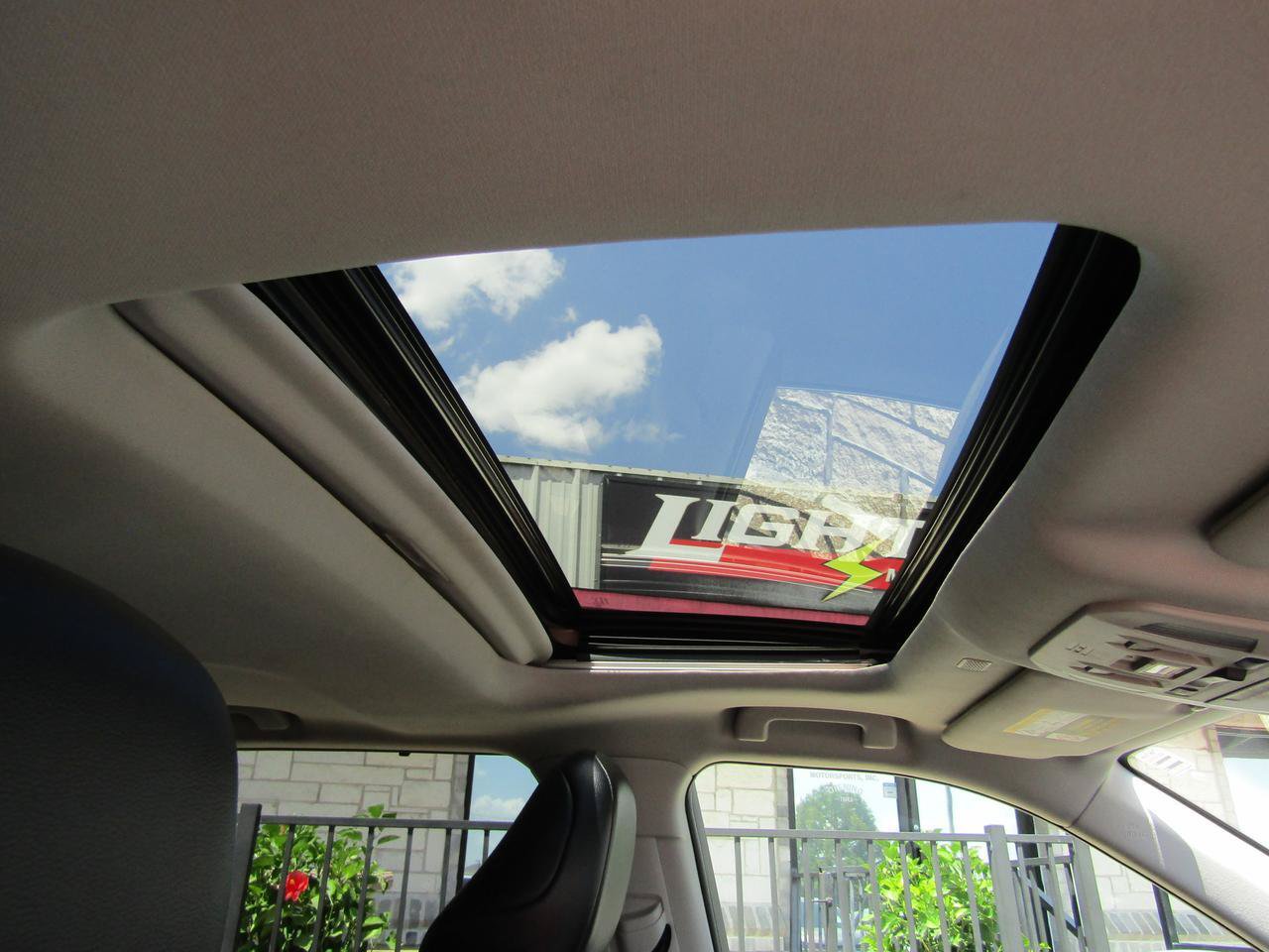 Used 2022 Toyota Highlander XLE FWD image 8