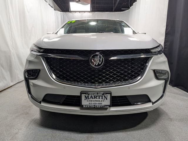 Used 2024 Buick Enclave Avenir w/ Avenir Technology Package image 9