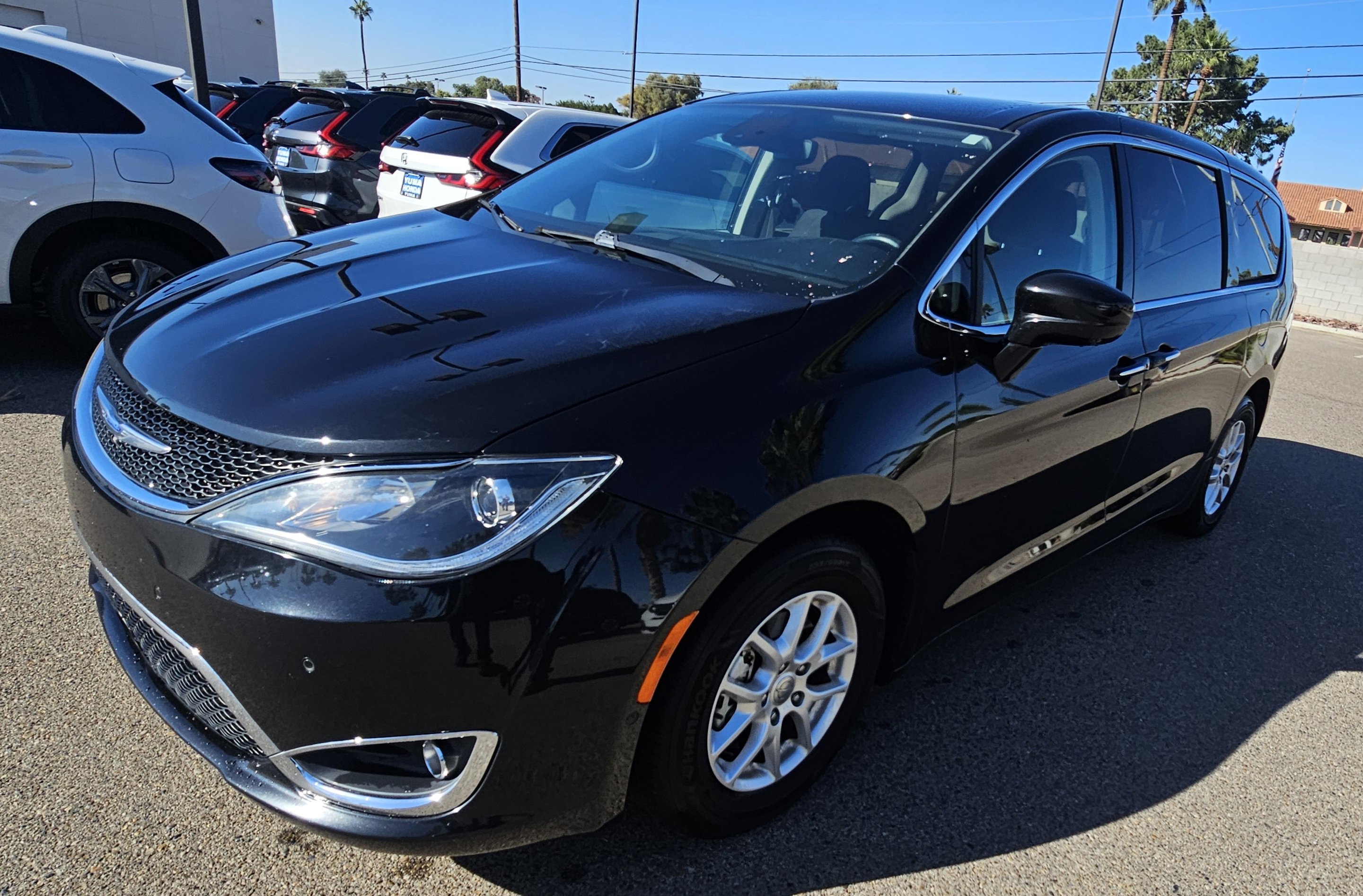 Used 2020 Chrysler Pacifica Touring w/ Advanced Safetytec Group