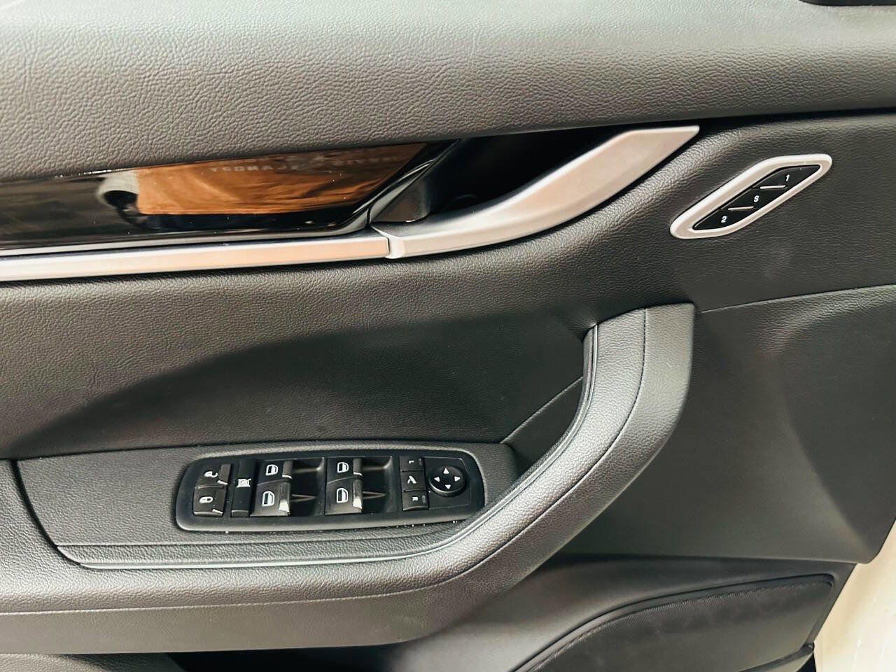 Used 2021 Maserati Levante image 22