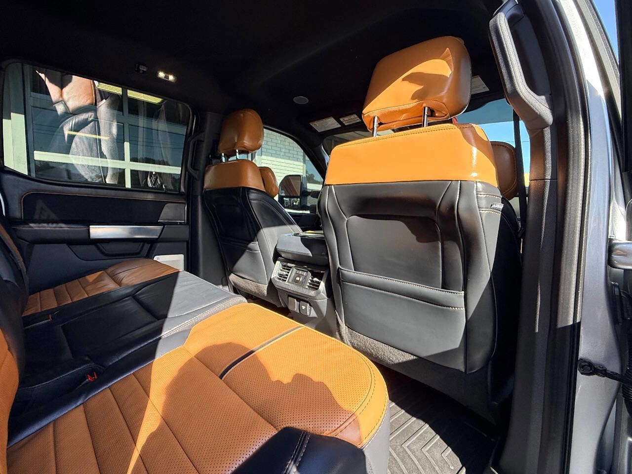 Used 2024 Ford F450 Platinum w/ FX4 Off-Road Package image 40