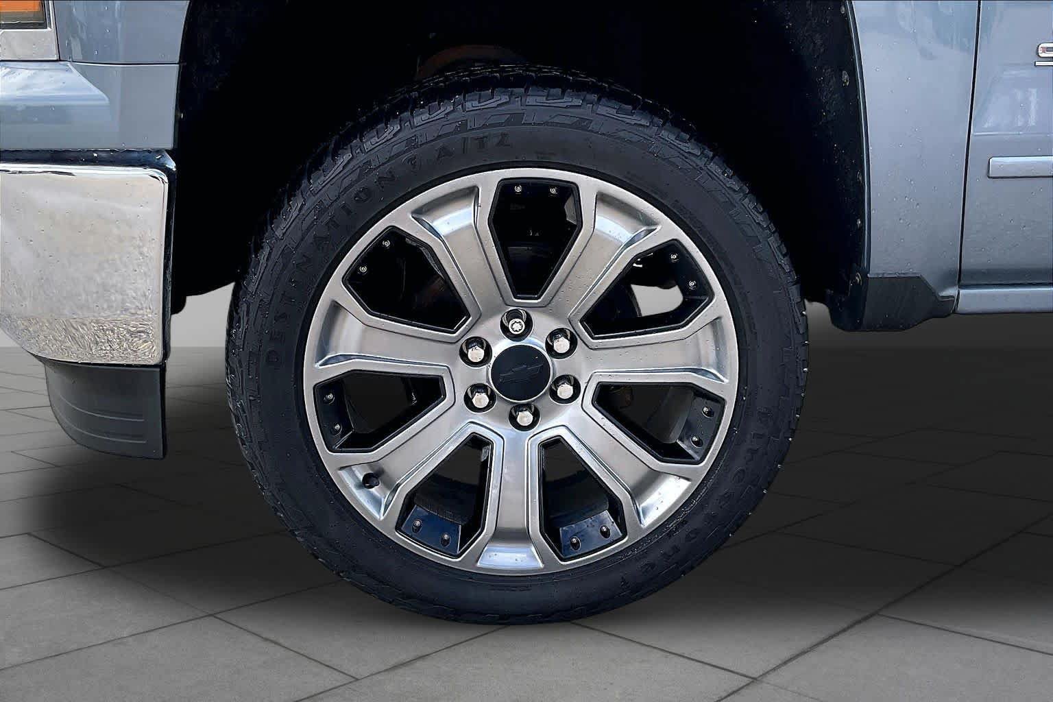 Used 2015 Chevrolet Silverado 1500 LT w/ LT Convenience Package RWD image 11