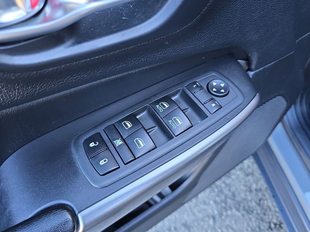 Used 2020 Jeep Cherokee Latitude Plus w/ Cold Weather Group image 25