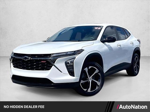 Used 2025 Chevrolet Trax RS w/ Sunroof Package FWD image 1