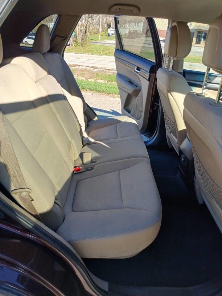 Used 2013 Kia Sorento LX w/ Third Row Pkg image 9