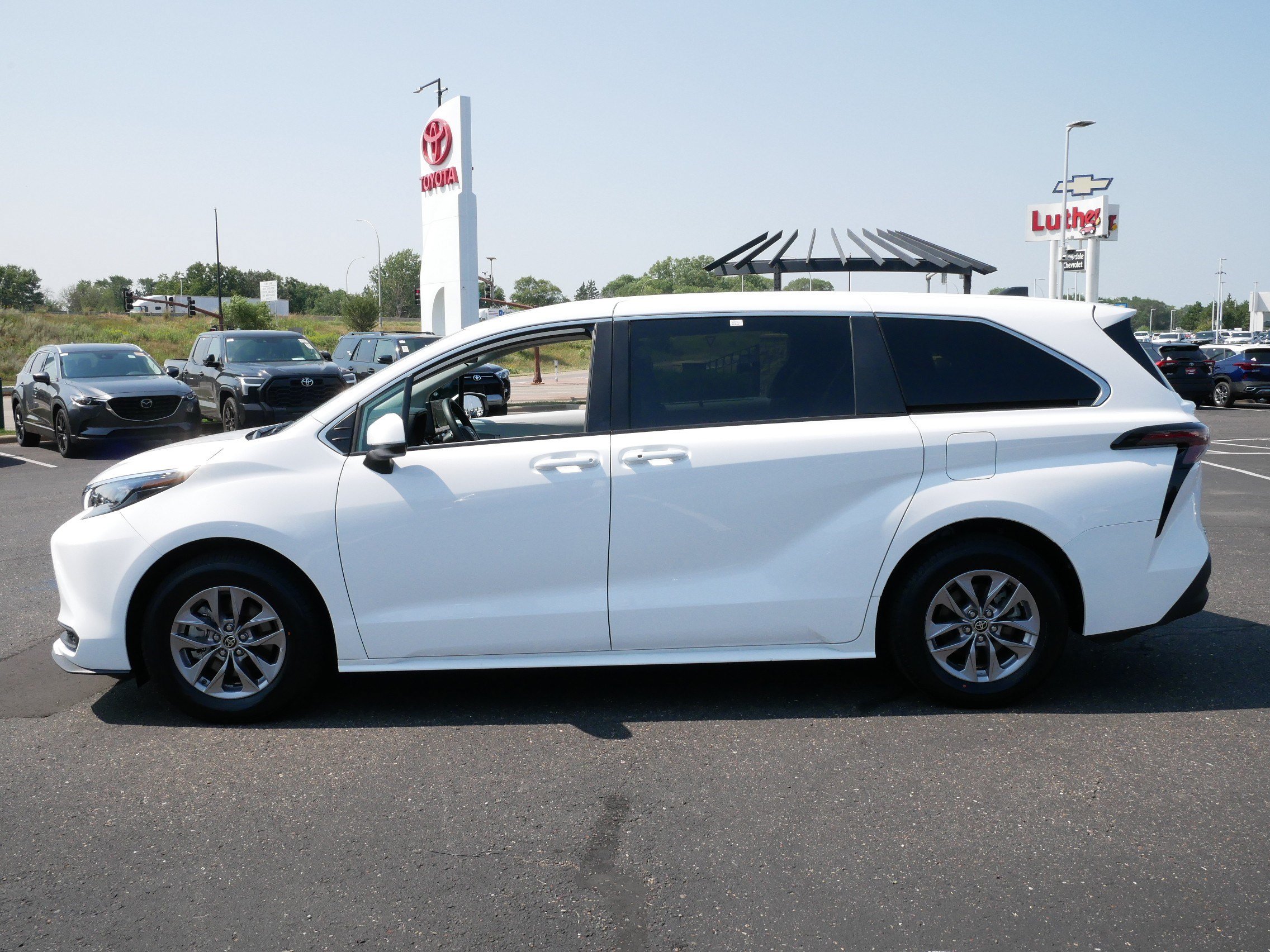 Certified 2025 Toyota Sienna LE FWD image 2