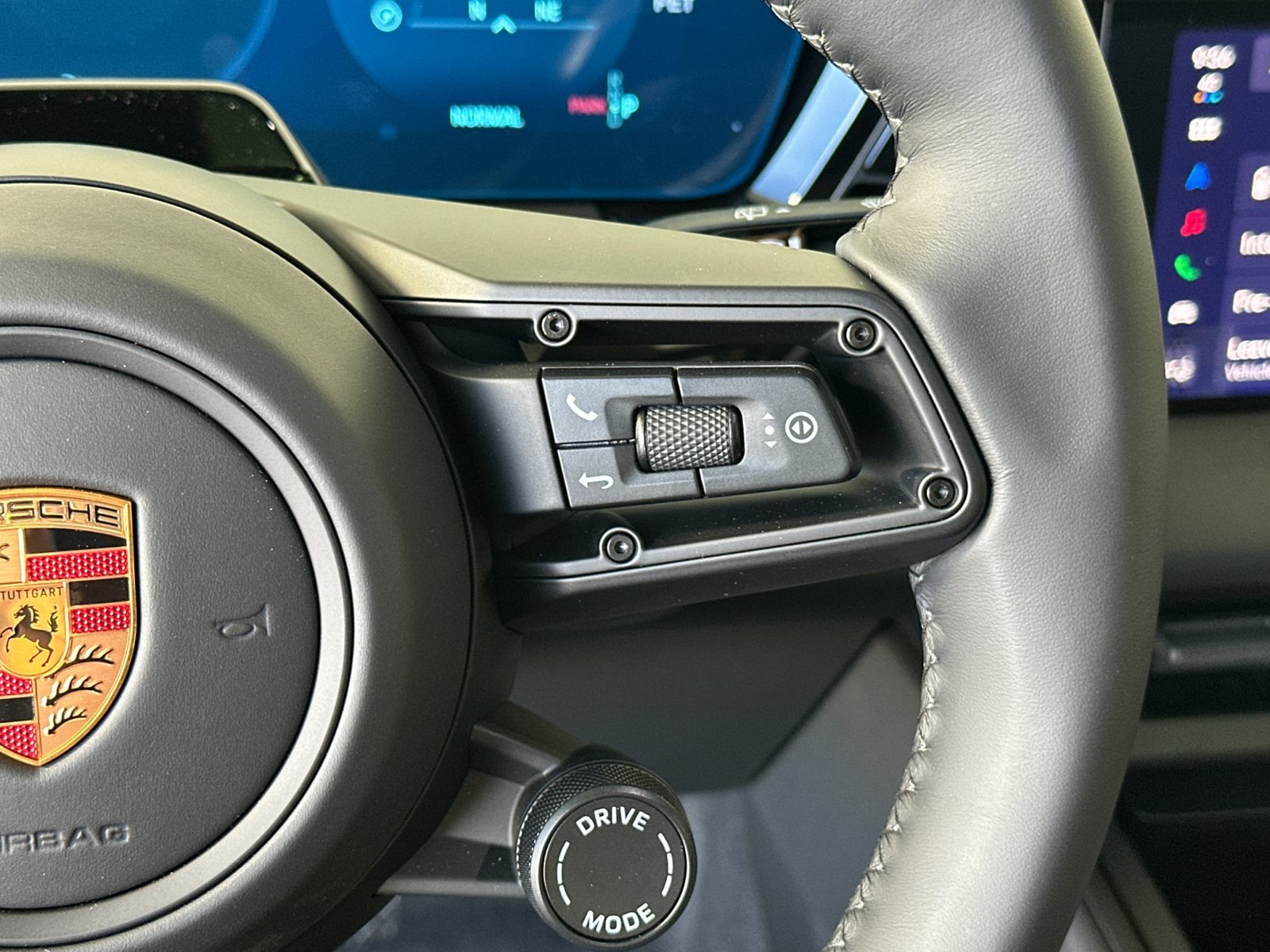 New 2026 Porsche Macan 4 Electric AWD/4WD image 30