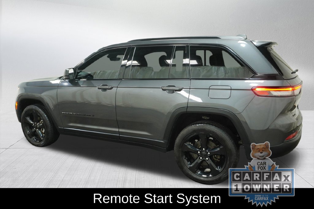 Used 2025 Jeep Grand Cherokee Altitude AWD/4WD image 10