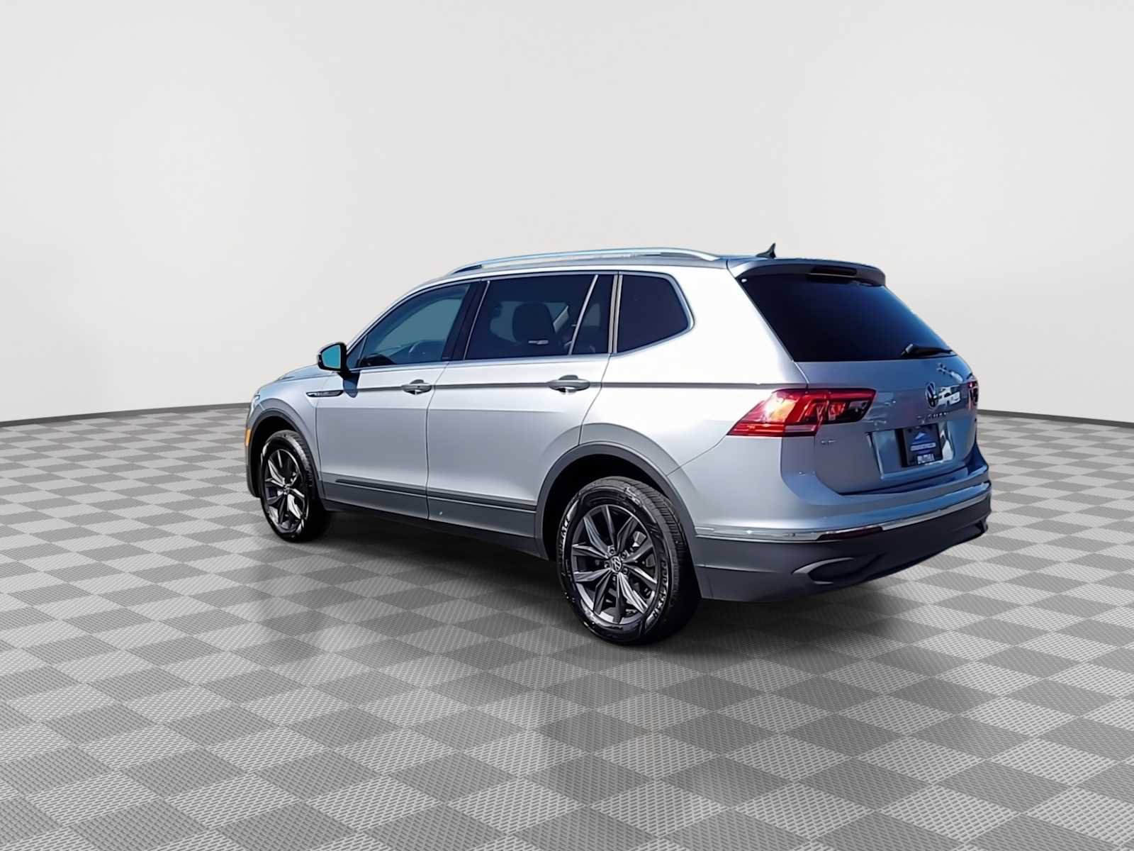 Used 2022 Volkswagen Tiguan SE AWD/4WD image 6