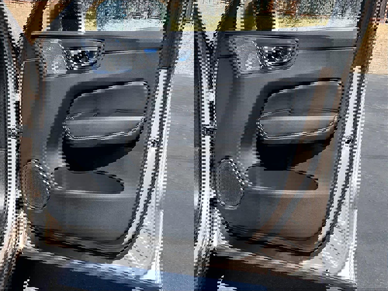 Used 2023 Volvo XC60 T8 Ultimate AWD/4WD image 26