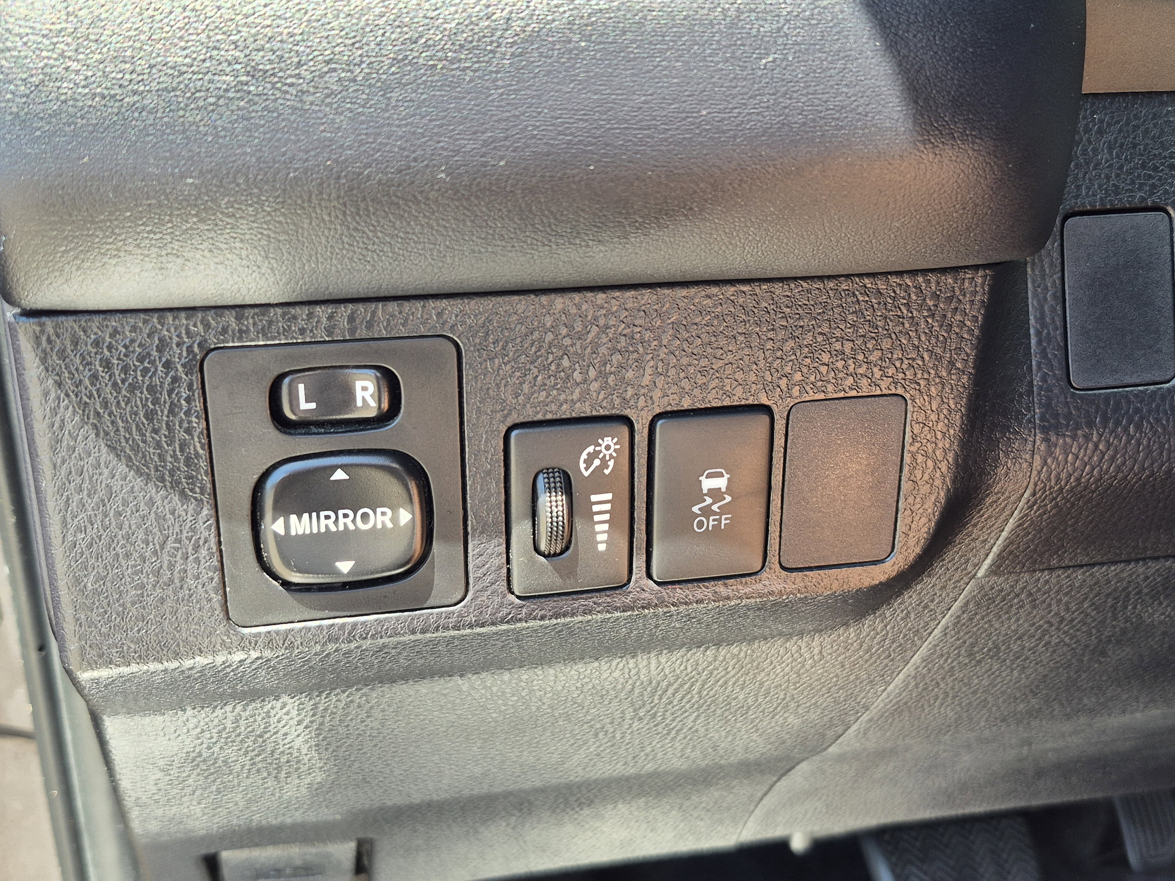 Used 2015 Toyota RAV4 XLE FWD image 27