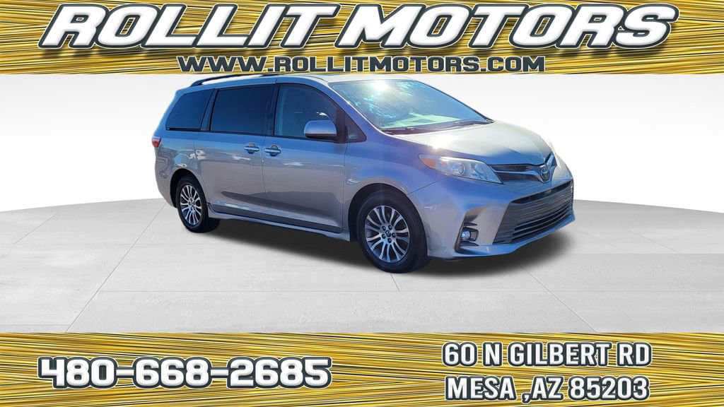 Used 2018 Toyota Sienna XLE w/ XLE Navigation Package image 1