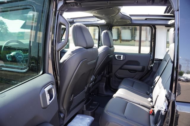 New 2026 Jeep Wrangler Unlimited Sahara AWD/4WD image 13