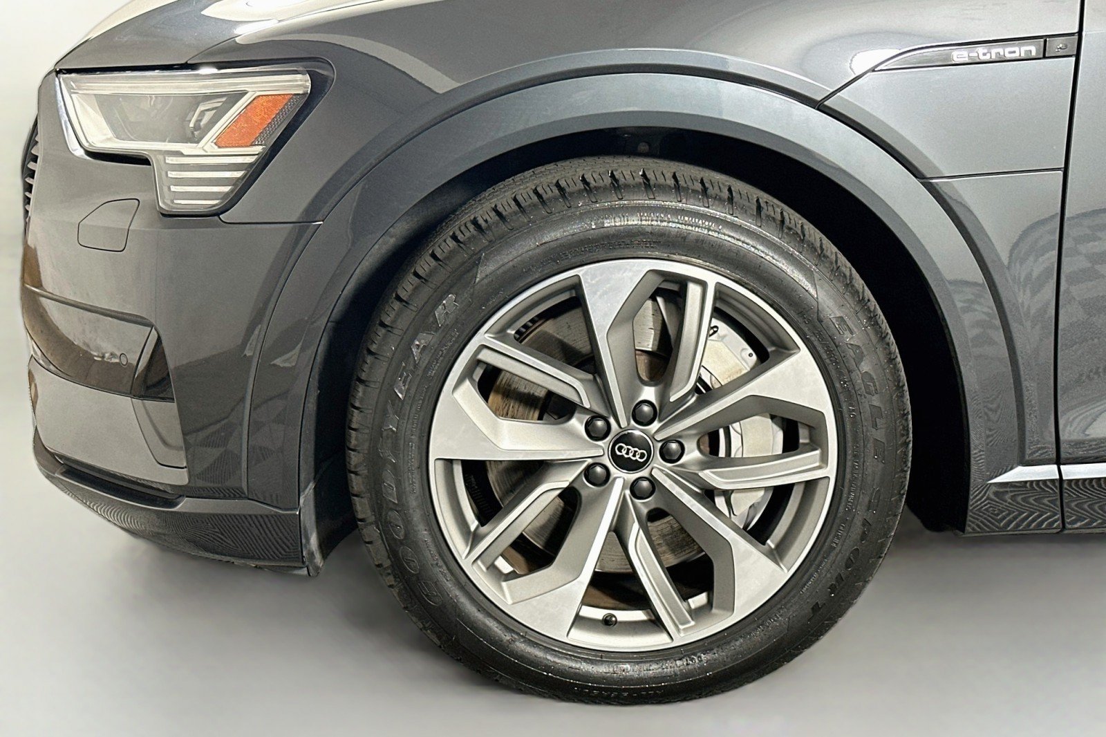 Used 2021 Audi e-tron Premium w/ Black Optic Package AWD/4WD image 11