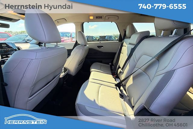 Used 2024 Nissan Pathfinder SL w/ Black Appearance Package AWD/4WD image 24