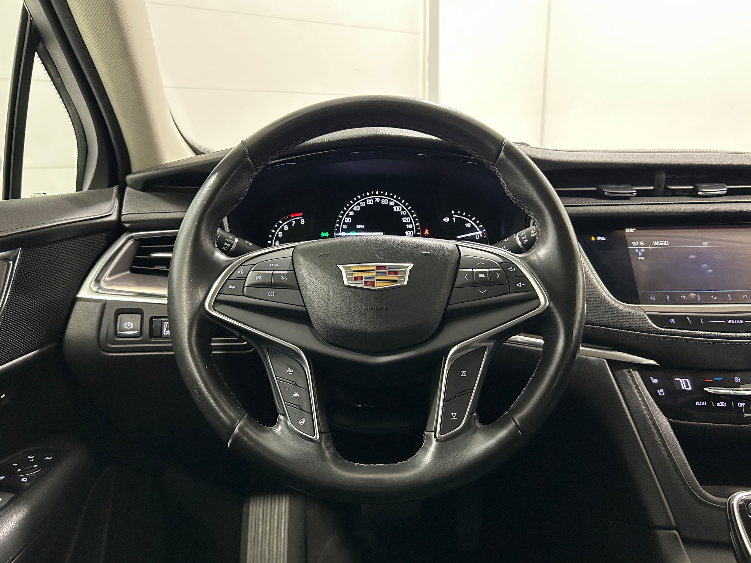 Used 2018 Cadillac XT5 Premium Luxury AWD/4WD image 14